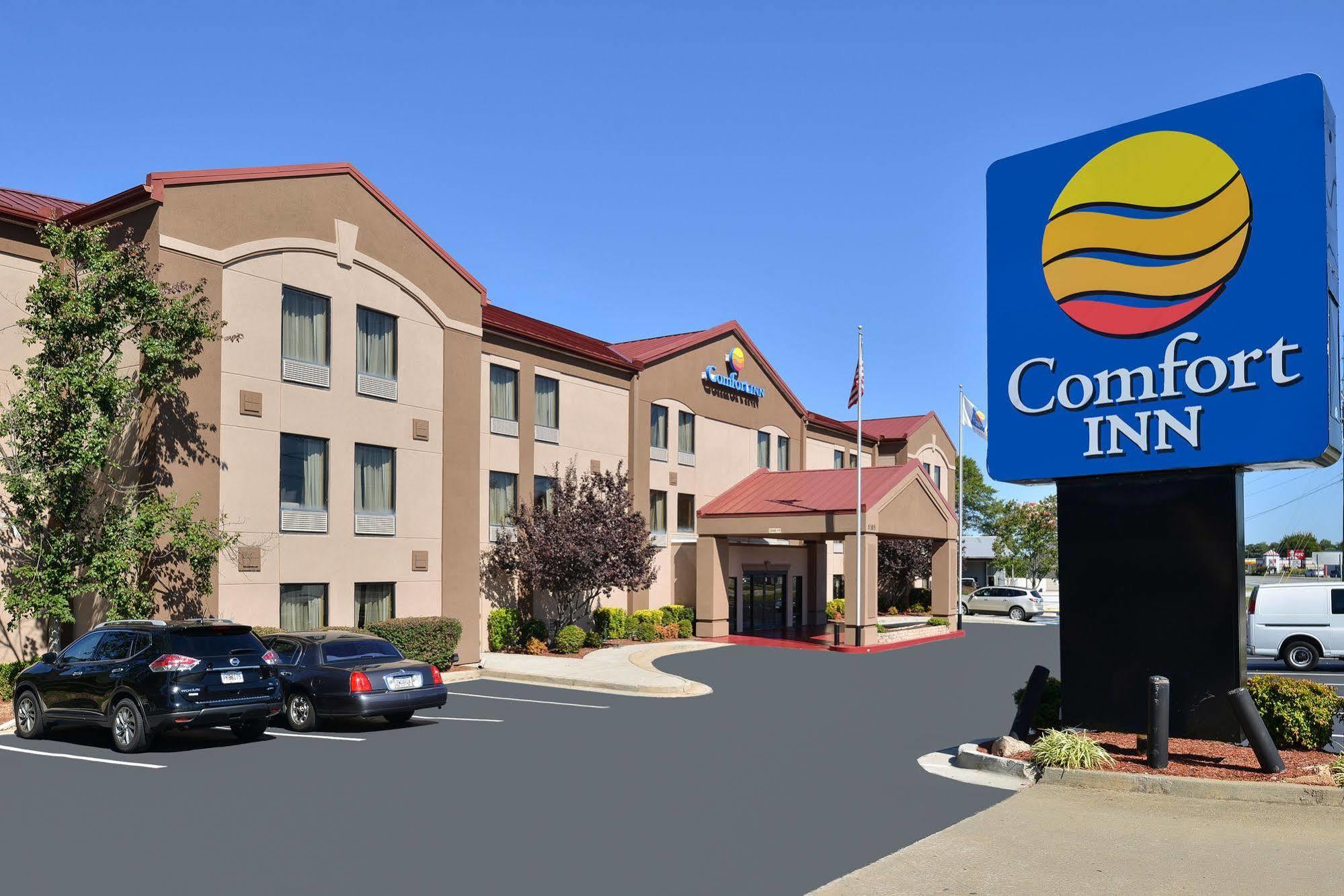 Comfort Inn & Suites At Stone Mountain Exterior photo